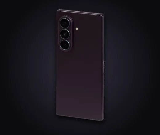 Samsung Galaxy Z Fold8 Ultra in Violet Shadow, Rückansicht mit Triple-Kamera, auf dunklem Hintergrund