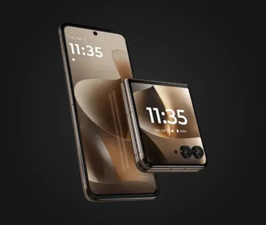 Motorola razr 70 ultra in Cocoa, aufgeklappt und geschlossen