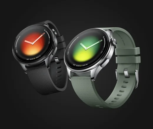 Xiaomi Watch 5 in Schwarz und Juniper Green, Schrägansicht